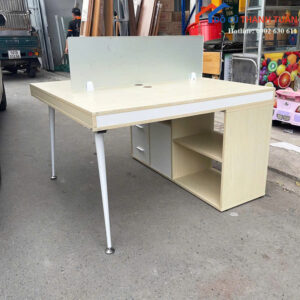 Bàn Làm Việc Cũ 1M2x1M2 Có Vách Ngăn Riêng Tư