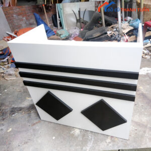 Thanh lý quầy shop màu trắng đen