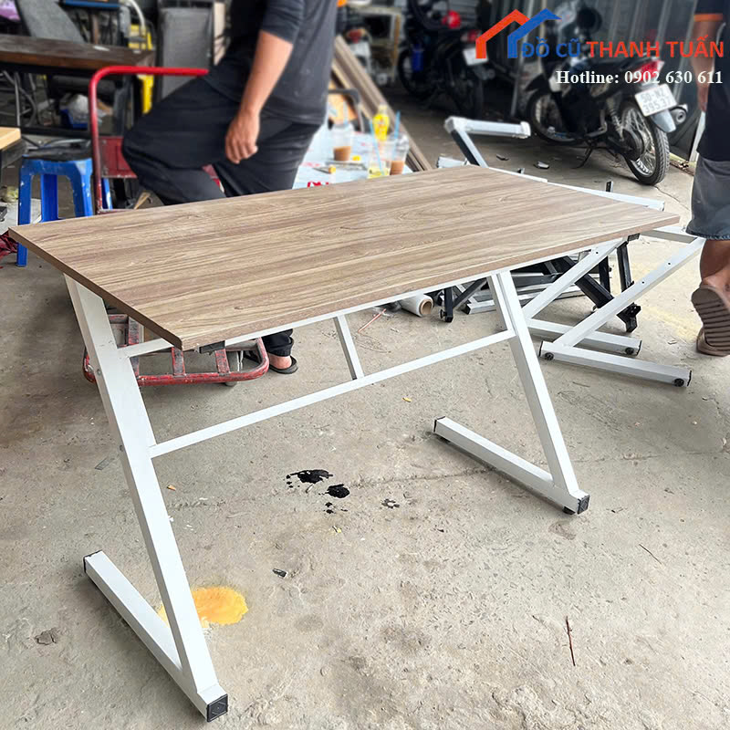 z7195042880827_831b67ff7d7f83e281bead98462b401e Bàn Làm Việc Cũ 1M2x60CM Chân Chữ Z (Nhiều Mẫu)