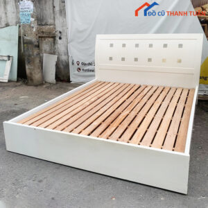 Giường Gỗ Cũ 1M6x 2M Màu Trắng Sang Trọng