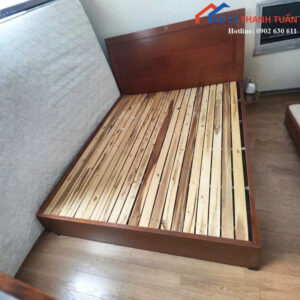 Giường Ngủ Cũ 1M6x2M Màu Nâu Kiểu Dáng Cổ Điển