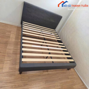 Giường Ngủ Cũ 1M6x2M Bọc Đệm Màu Xám Hiện Đại