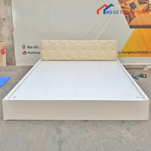 Giường Ngủ Nhựa Cũ Cổ Điển Sang Trọng