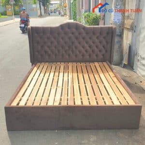 Giường Gỗ Cũ  Ốp Nệm Xám 1M6x2M Sang Trọng
