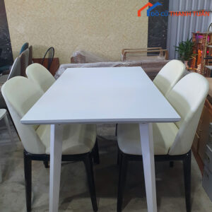 Bộ Bàn Ăn Màu Trắng Sang Trọng Mới 99%