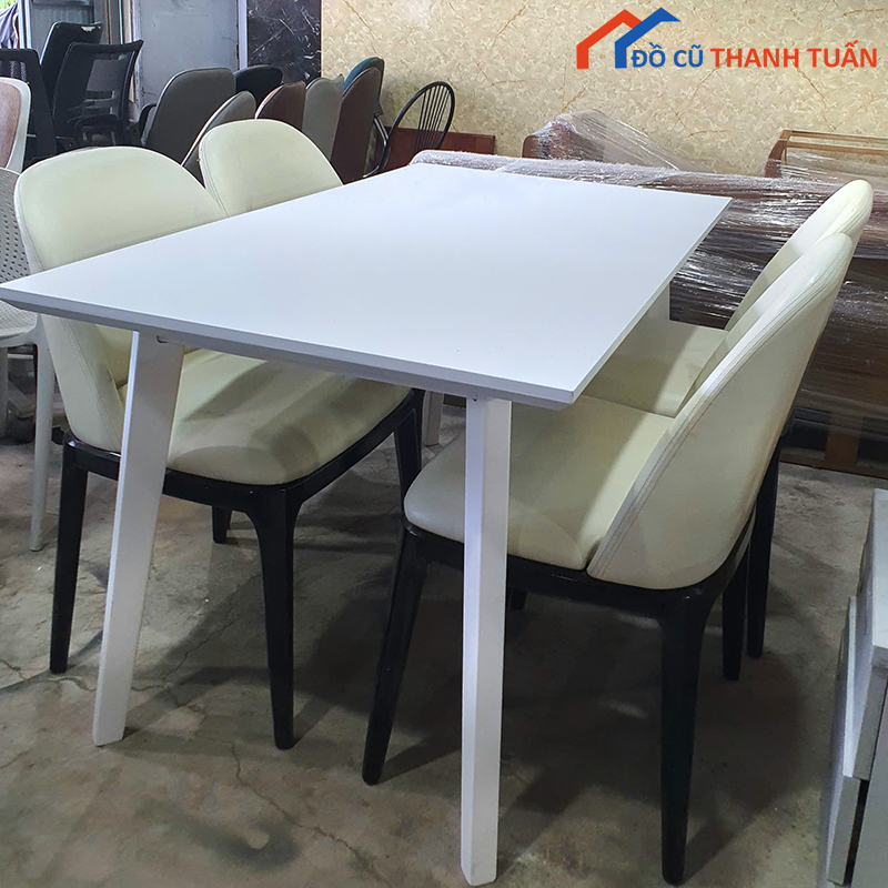 thanh-ly-bo-ban-an-4-2 Bộ Bàn Ăn Màu Trắng Sang Trọng Mới 99%