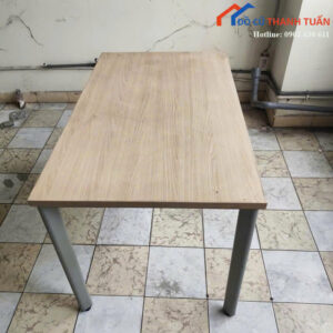 ban-lam-viec-cu-1m2x70cm-mat-van-go-hien-dai