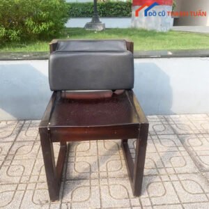 Ghế Gỗ Tựa Lưng Nệm Bọc Da Simili Cũ