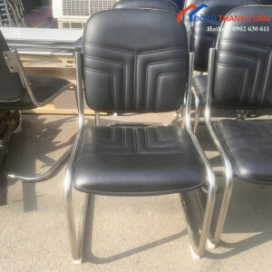 ghe-van-phong-cu-chan-quy-boc-da-mau-den