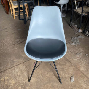 z5959203281669_eeb830e4439d5a4ca0ff6fbd8772626f-300x300 Xả Kho Bàn Ghế 50k - 150k