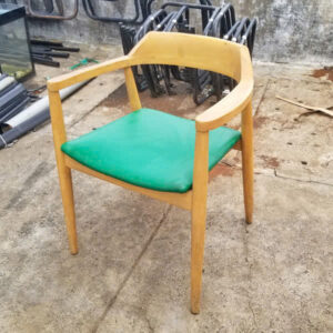 z5959659496738_a2ee5aad427df907113537c51be20273-300x300 Xả Kho Bàn Ghế 50k - 150k