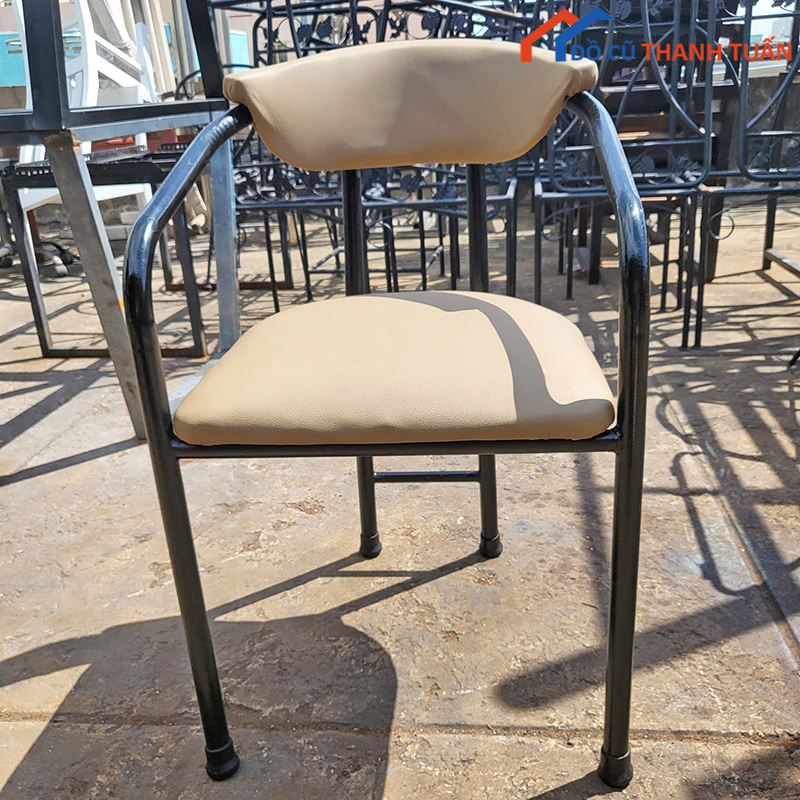 ban-ghe-cafe-cu-8 Bộ Bàn Ghế Khung Sắt Bền Bỉ Cũ Giá Rẻ