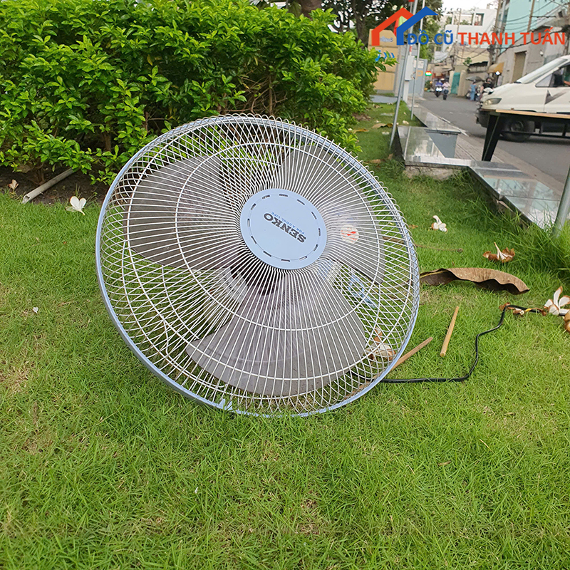 quat-cu-1 Quạt Treo Tường Senko Cũ Hoạt Động Tốt
