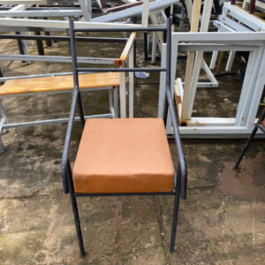 z5978620660774_779c424d7d605d4d65864ee2197a6369-300x300 Xả Kho Bàn Ghế 50k - 150k