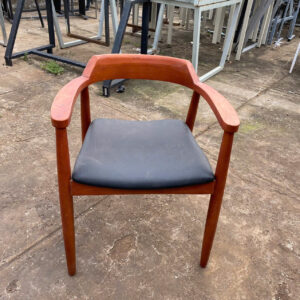 z5994911880392_63b64558f5ae9949a566769b83d0bfb2-300x300 Xả Kho Bàn Ghế 50k - 150k