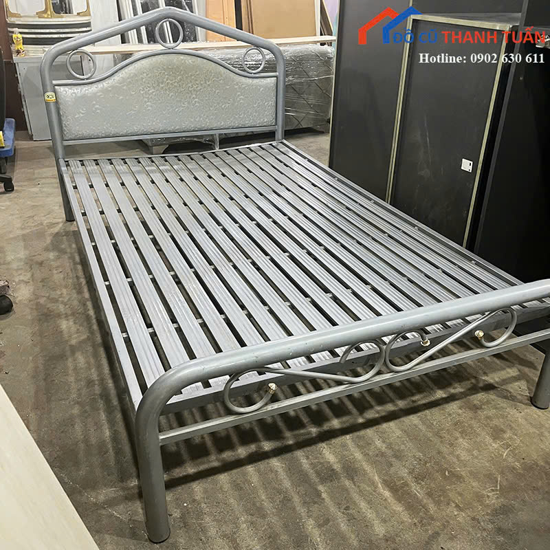 giuong-1m2x2m-G750k2 Giường Sắt 1M2x2M Tựa Đầu Ốp Nệm Cũ (Nhiều Mẫu)