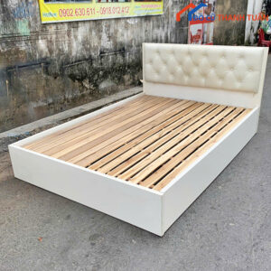 Giường Ngủ 1M4x2M Ốp Nệm Màu Trắng Cũ