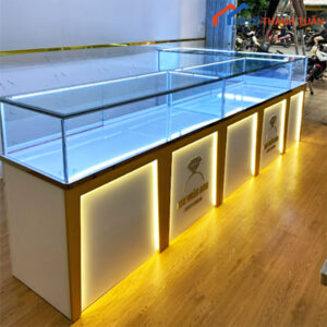 Quầy Trưng Bày Mặt Kính Có Đèn LED Mới 99%