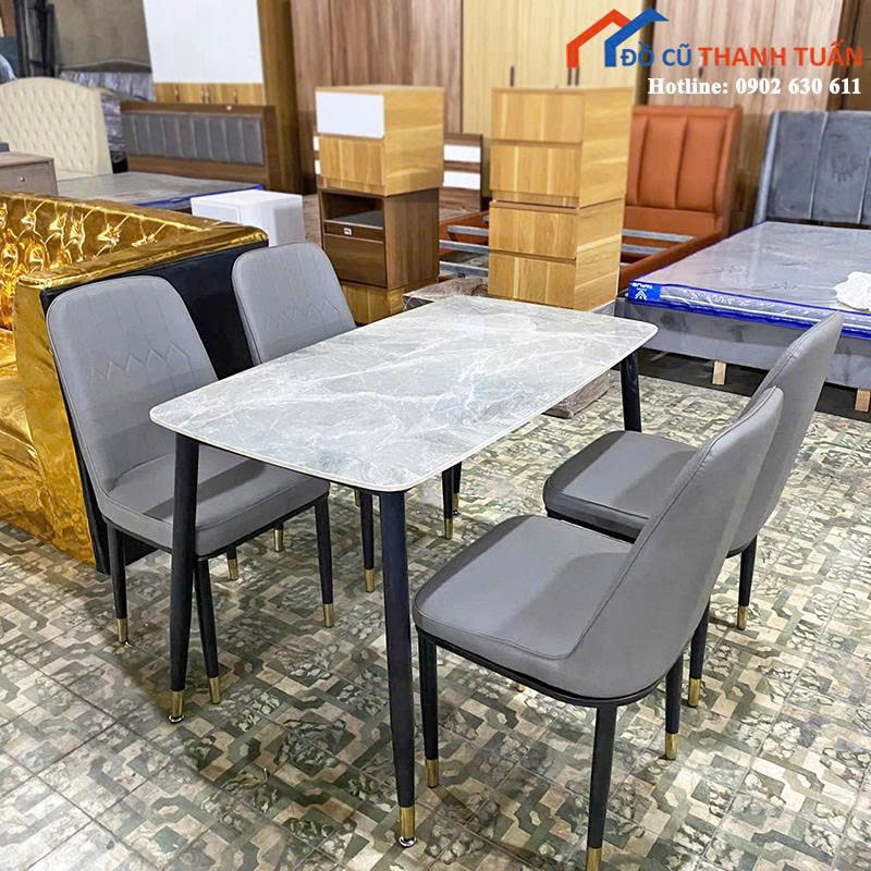 z6918427094601_004ece5cc9d7613be24e33b9a8cac1ec-1 Bộ Bàn Ăn 4 Ghế Hiện Đại Mới 99% (Nhiều Màu)