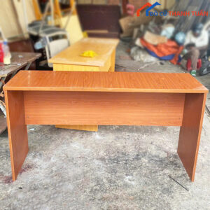 ban-lam-viec-cu-1-1-300x300 Tổng Hợp 15+ Mẫu Bàn Làm Việc Gỗ Không Hộc Cũ Sẵn Tại Kho