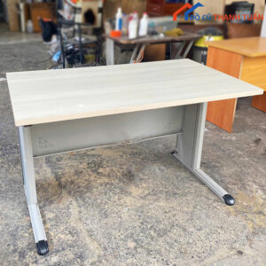 Bàn Làm Việc Cũ Khung Sắt Mặt Gỗ Màu Sáng