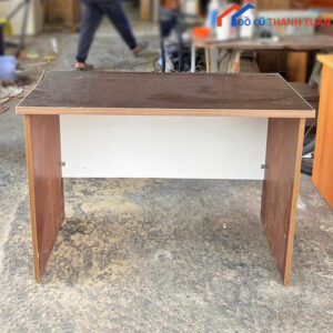 ban-lam-viec-cu-8-1-300x300 Tổng Hợp 15+ Mẫu Bàn Làm Việc Gỗ Không Hộc Cũ Sẵn Tại Kho