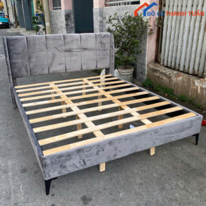 Thanh Lý Giường 1M6 Bọc Nhung Xám Hiện Đại Mới 99%