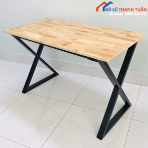 Thanh Lý Bàn Chân Sắt X Mặt Gỗ Cao Su Mới 99%
