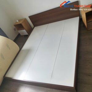 Giường Ngủ Cũ 1M8x2M Vân Gỗ Sang Trọng