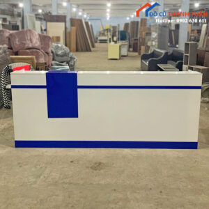 Quầy Lễ Tân Cũ 2m44 Màu Trắng Viền Xanh Tối Giản