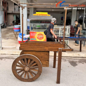 Quầy Xe Gỗ Cũ Bánh Lớn Kiểu Cổ Điển
