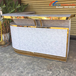 Quầy Lễ Tân Cũ Màu Xám Viền Inox Vàng Nổi Bật