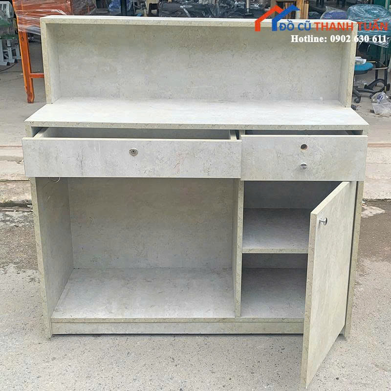 z6687084176555_6e469cc2e3b4ad062495808a69bc2df1 Quầy Lễ Tân Xám Cũ Thiết Kế Gọn Gàng (Nhiều Mẫu)
