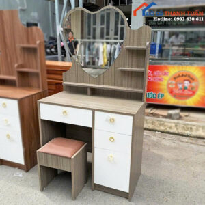 Thanh Lý Bàn Trang Điểm Gỗ Gương Trái Tim Mới 99%