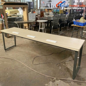 Bàn Làm Việc Văn Phòng Cũ Dài Tiện Nghi Cho Văn Phòng