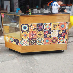 Quầy Bán Hàng Cũ Có Tủ Kính Thiết Kế Độc Đáo