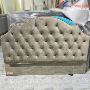 Thanh Lý Giường Bọc Nệm 1M8 Sang Trọng Mới 99%