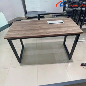 ban-lam-viec-cu-1m2-co-lo-di-day-tien-loi