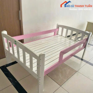Giường Gỗ Cũ Màu Trắng Hồng Nhỏ Gọn