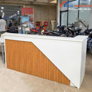 Quầy Thu Ngân Trắng Nâu Sọc Gỗ 2M24 Cũ Sang Trọng