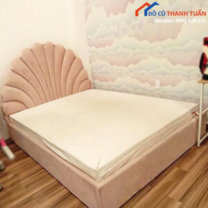 Giường Ngủ Gỗ Cũ 1M6 Màu Hồng Sang Trọng