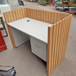 Quầy Lễ Tân Gỗ Sáng Cũ Có Vách Ngăn Giá Rẻ