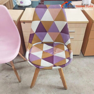 Ghế Cafe Eames Cũ Bọc Đệm Họa Tiết Tam Giác