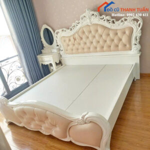 Giường Ngủ Khung Gỗ Cũ 1M8x2M Màu Kem Sang Trọng