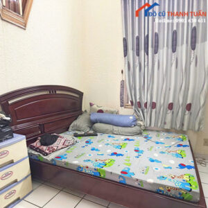Giường Ngủ Gỗ Cũ Màu Nâu Kiểu Dáng Đơn Giản