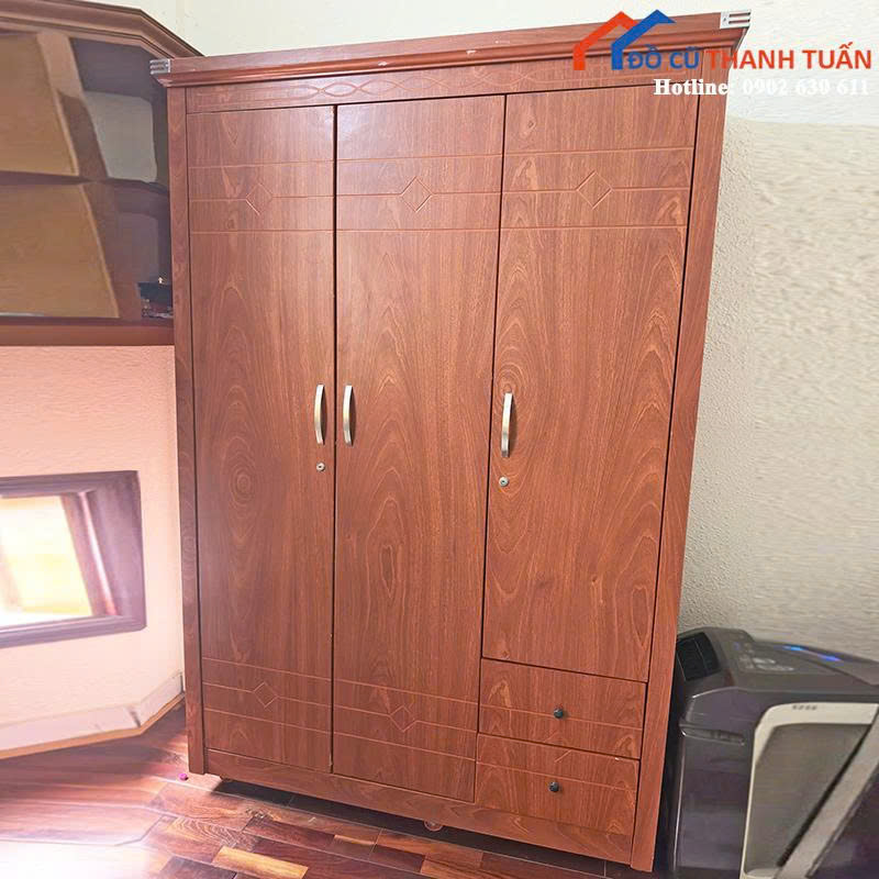 z6831839551105_885b7e9ba66a0120cb19abe97c37fecb Tủ Quần Áo Gỗ 3 Cánh Cũ Màu Nâu Sang Trọng