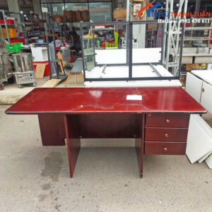 Bàn Làm Việc Cũ Màu Đỏ 1Mx50CM Có Hộc Kéo Đơn Giản