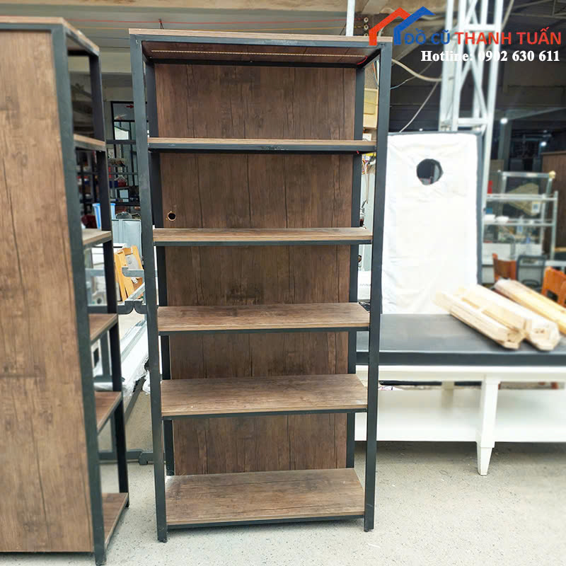 z6852256145522_895683f2ab94bf51b3f73b05458e254a Tủ Trưng Bày Gỗ Cũ Khung Sắt Cổ Điển (Nhiều Mẫu)