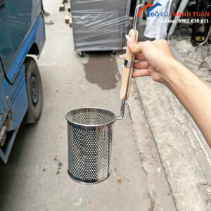 Thanh Lý Vá Lọc Inox Có Tay Cầm Gỗ Chắc Chắn Mới 99%