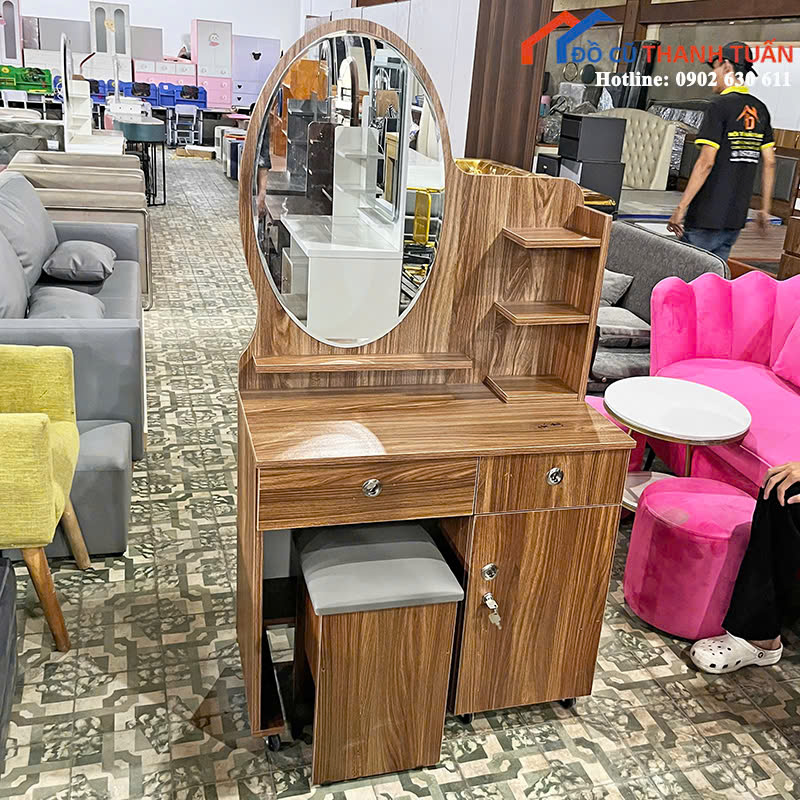 z6933833046698_bb7aed7b4cb1bc1731c4f659d1736606 Thanh Lý Bàn Trang Điểm Sang Trọng Mới 99% (Nhiều Mẫu)